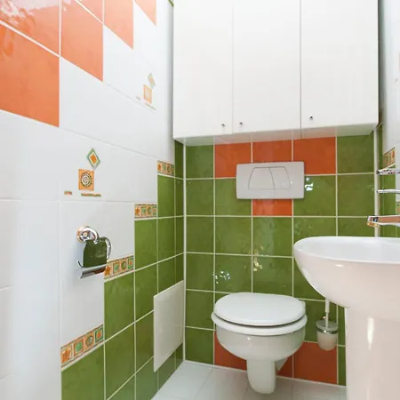 Rafa アパート ウストカ